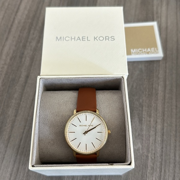 MICHAEL KORS Women's Pyper Luggage Leather Strap Watch - Picture 6 of 7